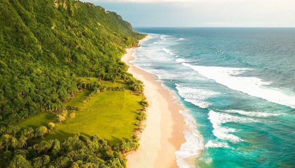 Uluwatu vs Canggu for hotel investors in 2026: compare yield, land appreciation, and supply constraints before choosing where to invest.